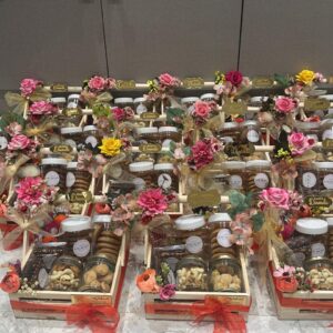 decorative elegent hamper