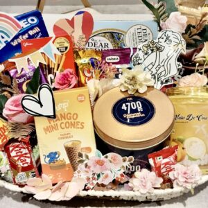 decorative elegent hamper